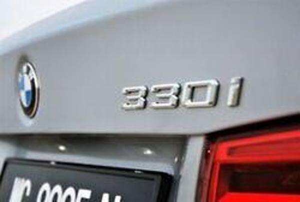 330İ Krom Bagaj Logosu (AL-33) - Image 1