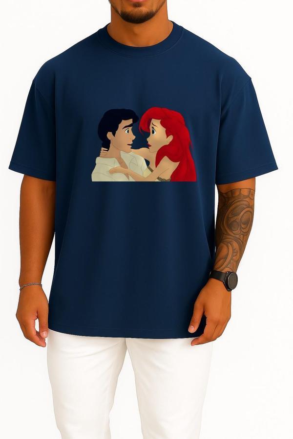 Oversize Ariel The Prince The Little Mermaid Elsa Göğüs Tasarımlı Unisex T-Shirt - Image 1