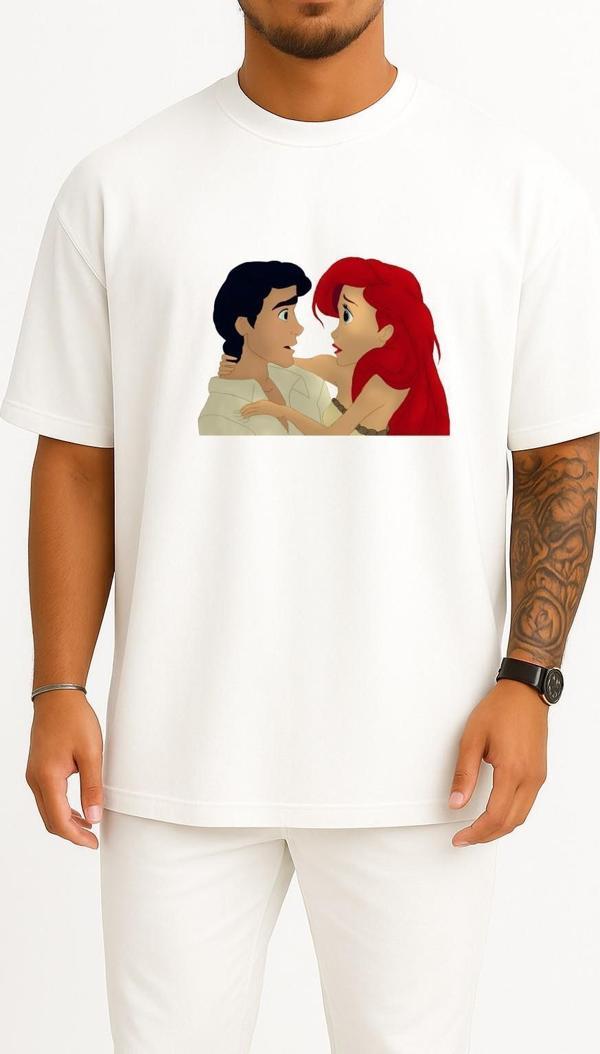 Oversize Ariel The Prince The Little Mermaid Elsa Göğüs Tasarımlı Unisex T-Shirt - Image 1