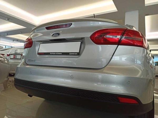 Ford Focus 2014-2018 Hybrid Spoiler Parlak Siyah - Image 1