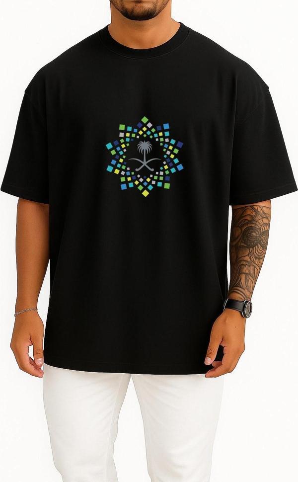 Oversize Saudi Vision 2030 Saudi Arabia Logo Business Göğüs Tasarımlı Unisex T-Shirt - Image 1