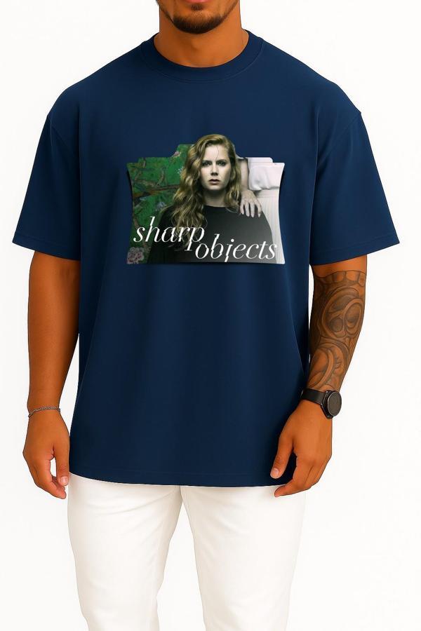 Oversize Sharp Objects Tv Series Folder Icon, Sharp Objects Göğüs Tasarımlı Unisex T-Shirt - Image 1