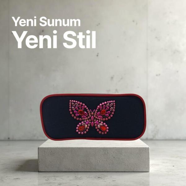 Style Kabartmalı Kelebek Desenli Siyah Kumaş Kalem Çantası - Image 1