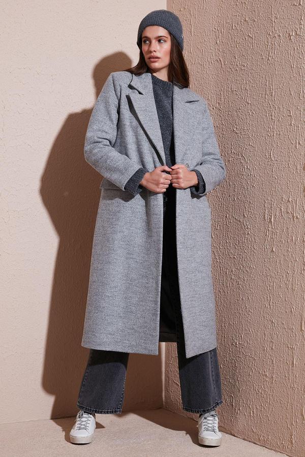 Lela Yün Karışımlı Oversize Kruvaze Yaka Yırtmaçlı Uzun Kaşe Bayan Kaban 6810235 GRİ - Image 1