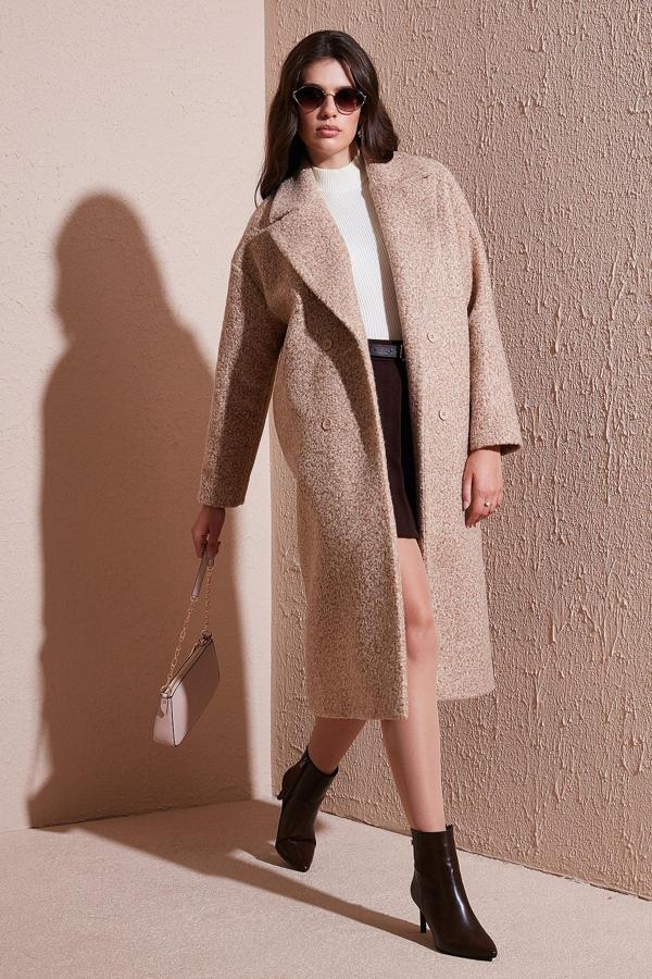 Lela Oversize Fit Mono Yaka Düğmeli Buklet Uzun Kaşe Bayan Kaban 6810236 BEJ - Image 1