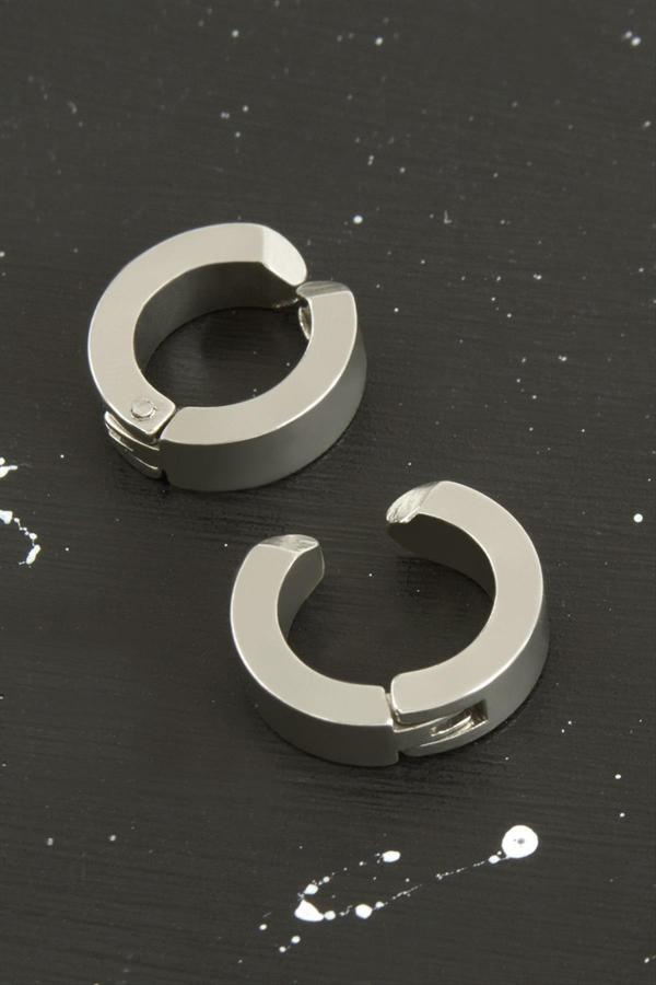 Avior Collection Gümüş Renkli Kıstırmalı Erkek Çelik Küpe 1,5 Cm - Image 1