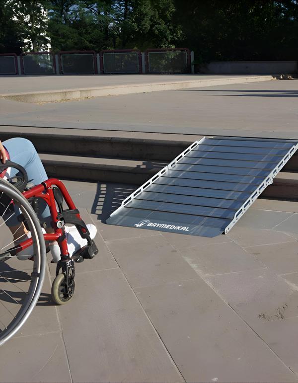 Engelli Rampası | Katlanır, Portatif, Kaymaz Yüzeyli, Yüksek Taşıma Kapasiteli 300x90cm - Image 1