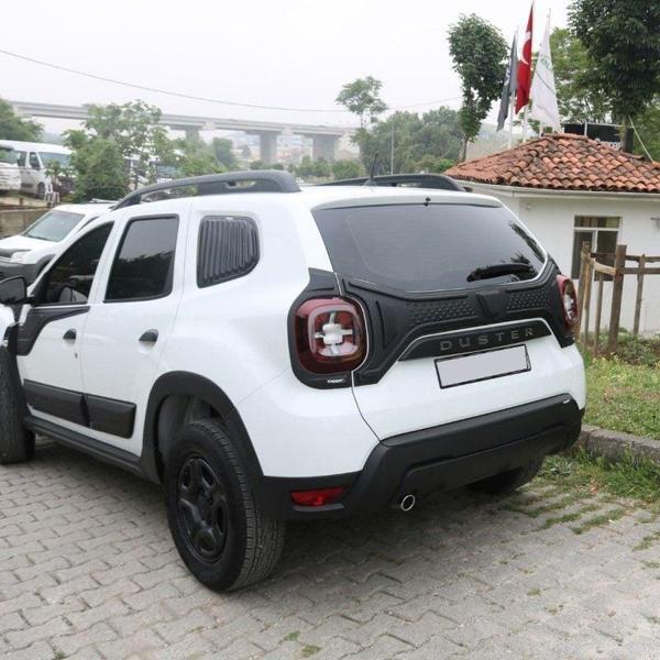 Dacia Duster 2018- Bagaj Kapağı Kabartma 3 Prç - Image 1