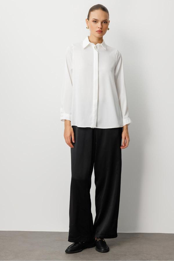 Mizalle Klasik Ekru Saten Gömlek Bluz - Image 1