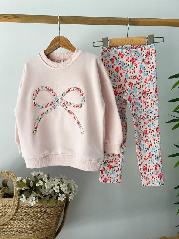 Fiyonk Desenli Kız Çocuk Sweatshirt & Tayt Takımı – Pudra - Image 1