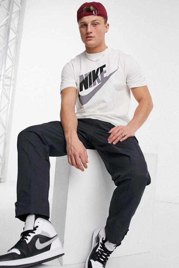 Nike Futura Block Logo Erkek Tişört Beyaz - Image 1
