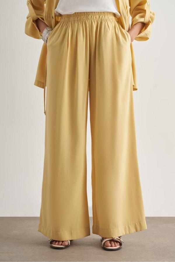 Mizalle Modal Karışımlı Rahat Kesim Beli Lastikli Sarı Pantolon - Image 1