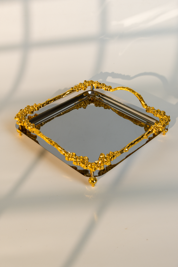 Lüks Gold Gül Detaylı Kare Sunum Tepsisi 21x21 cm – Ayaklı - Image 1