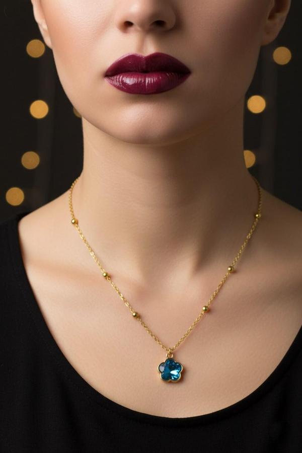 Altın Renk Mavi Beş Yapraklı Stilize Çiçek Model  Top Zincir Çelik Kolye - 3749 - Image 1