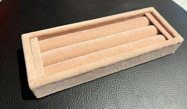 Süet Kumaş Pembe Renk 18 / 7 Cm Sosis Yüzük Standı - Image 1