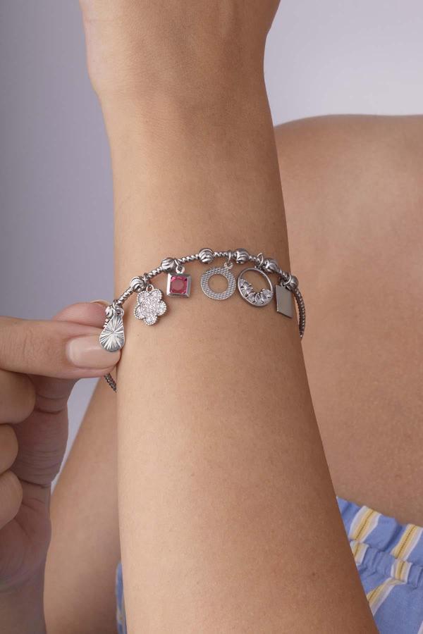 Yonca Su Damlası Motifli Beyaz Altın Kaplama Kadın Çelik Charm Bileklik - Image 1