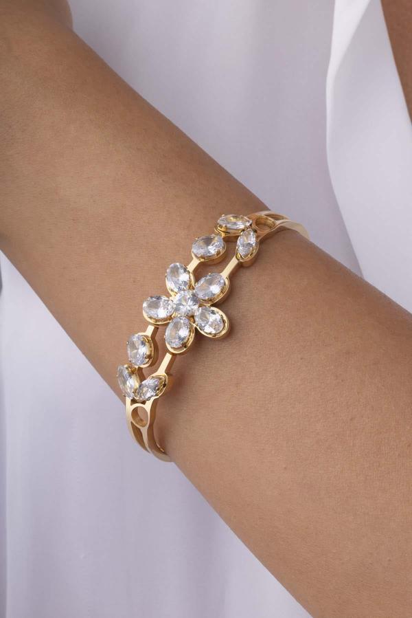 Zirkon Taşlı Yonca Altın Kaplama Çelik Kelepçe Bileklik - Image 1
