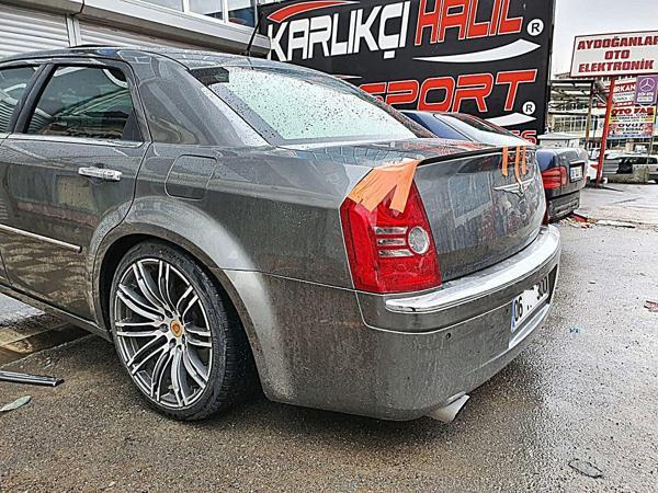 Chrysler 300C Spoiler - Image 1