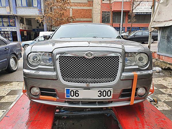 Chrysler 300C Ön Tampon Eki - Image 1