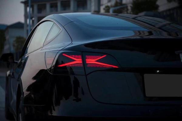 Tesla Model Y ve Model 3 İçin Uyumlu Led Stop - Image 1