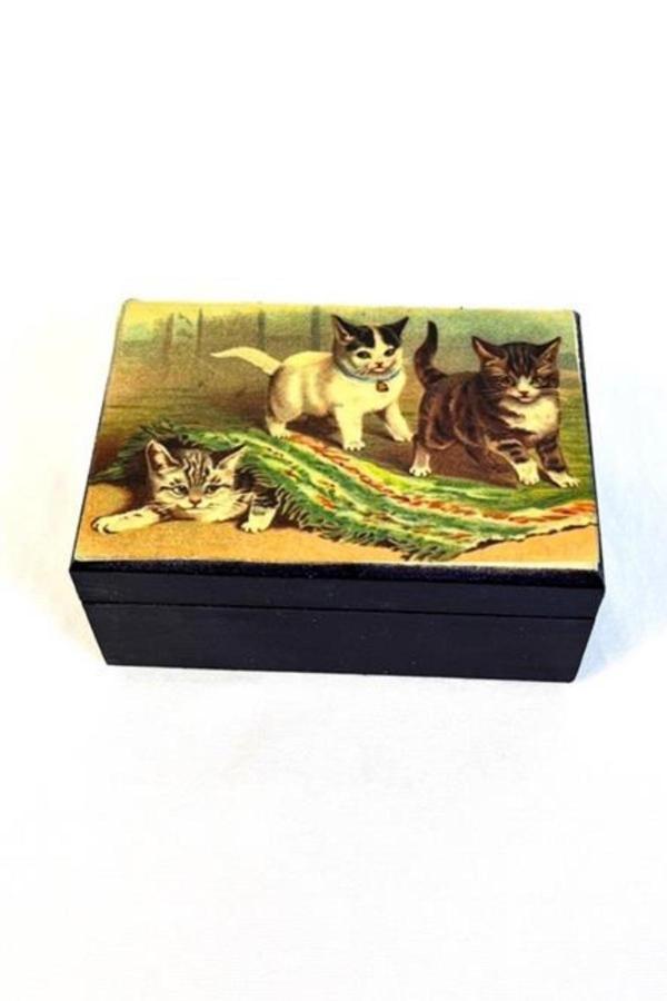 Uretti - Hülya 6683 8214 El Yapımı Nostaljik Retro Kedi Baskılı Dikdörtgen Ahşap Dekoratif Saklama / Takı Kutusu -  Mor - Image 1