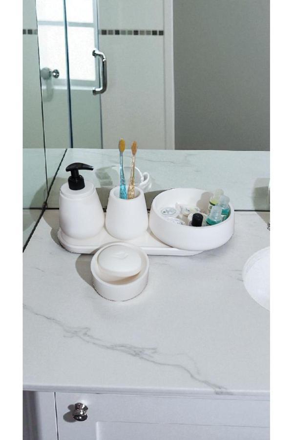 Trust Stone Kırık Beyaz Marble Serisi 5'Lı Banyo Seti, Sıvı Sabunluk Diş Fırçalığı Beton Aksesuar Takımı - Image 1