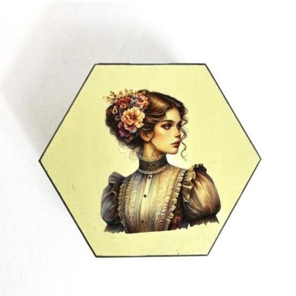 Uretti - Hülya 6683 2552 El Yapımı Nostaljik Retro Kız Baskılı Altıgen Ahşap Dekoratif Saklama / Takı Kutusu – Yeşil - Image 1