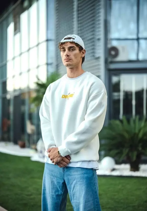 Kışlık Bisiklet Yaka Baskılı SweatShirt - Beyaz - Image 1