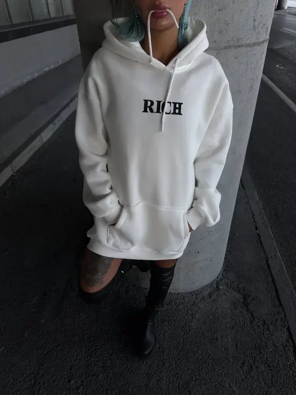 Uzun Kol Kapüşonlu Göğüs Baskılı SweatShirt - Beyaz - Image 1