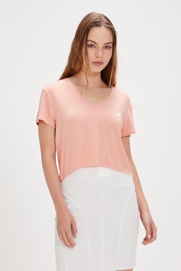 Menas Pembe V Yaka Kadın Tişört - Image 1