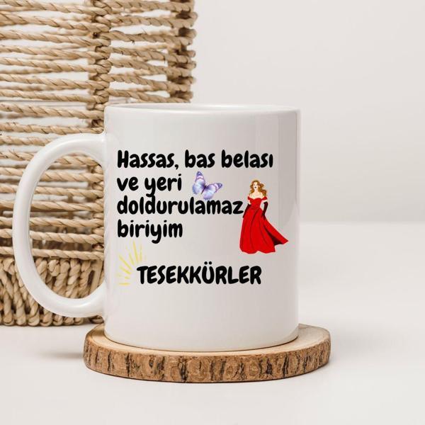 Hassas Baş Belası Ve Yeri Doldurulamaz Biriyim Teşekkürler Yazılı Baskılı Kupa Bardak - Image 1
