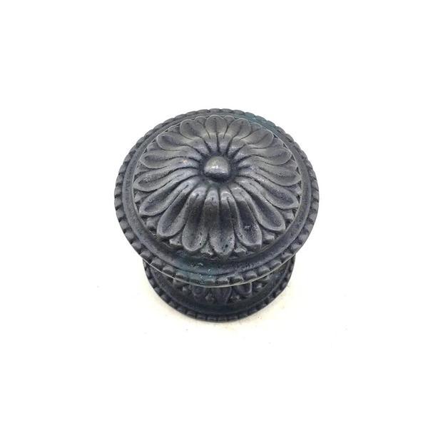 Antika Tarz Dekoratif Pirinç Papatya Kapı Babası - 73mm, Oksit - Image 1