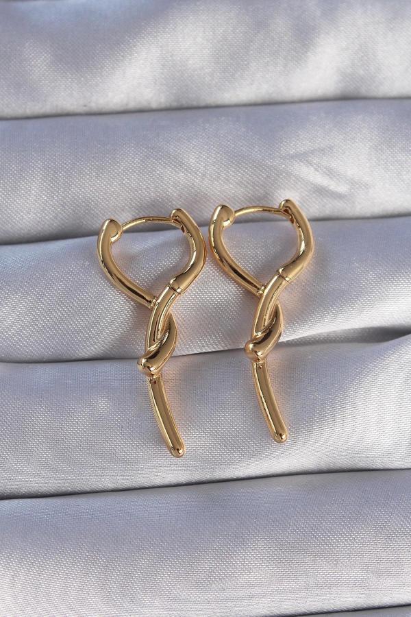 Pirinç Gold Renk Sarmal Çubuk Tasarımlı Uzun Küpe - Image 1