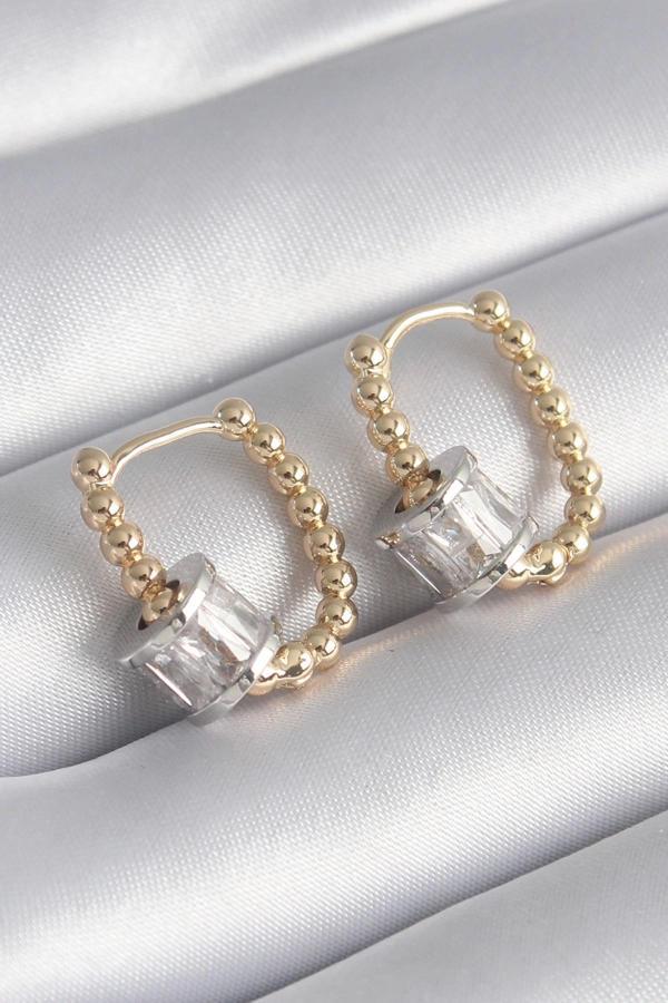 Pirinç Gold Renk Top Model Gümüş Renk Zirkon Taşlı Kadın Küpe - Image 1