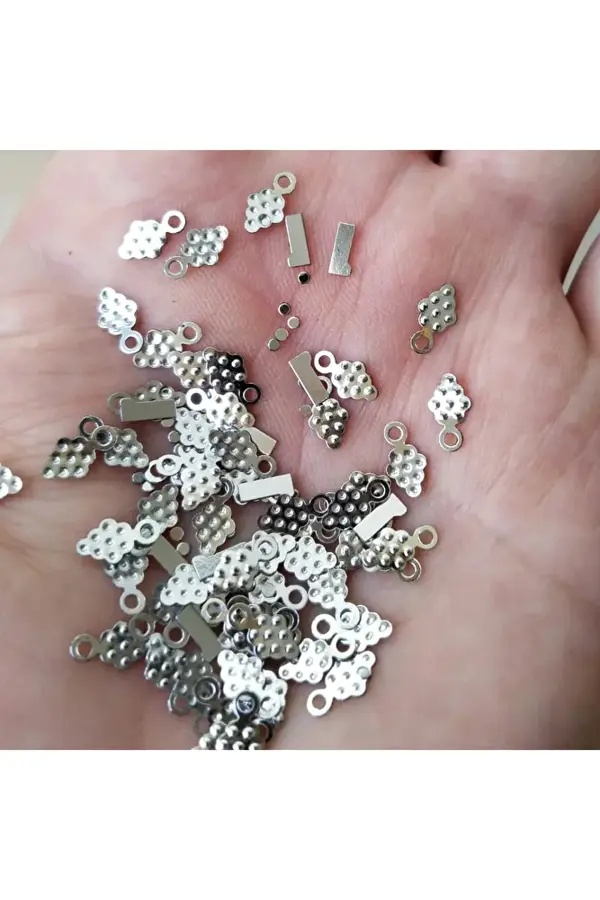 Sanathobi Pleksi Bijuteri Oyalık Gümüş Pullar, Pul Ve Noktaları İle Birlikte Gümüş Renk - Image 1