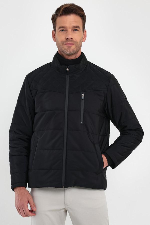 Erkek Siyah Standart Fit Normal Kesim Dik Yaka Omuz Detaylı Kışlık Mont - Image 1