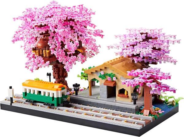 Kadablk Japon Sakura Ağacı Sınıfı Tren İstasyonu Yapı Taşı Seti - 3668 Parça - Image 1