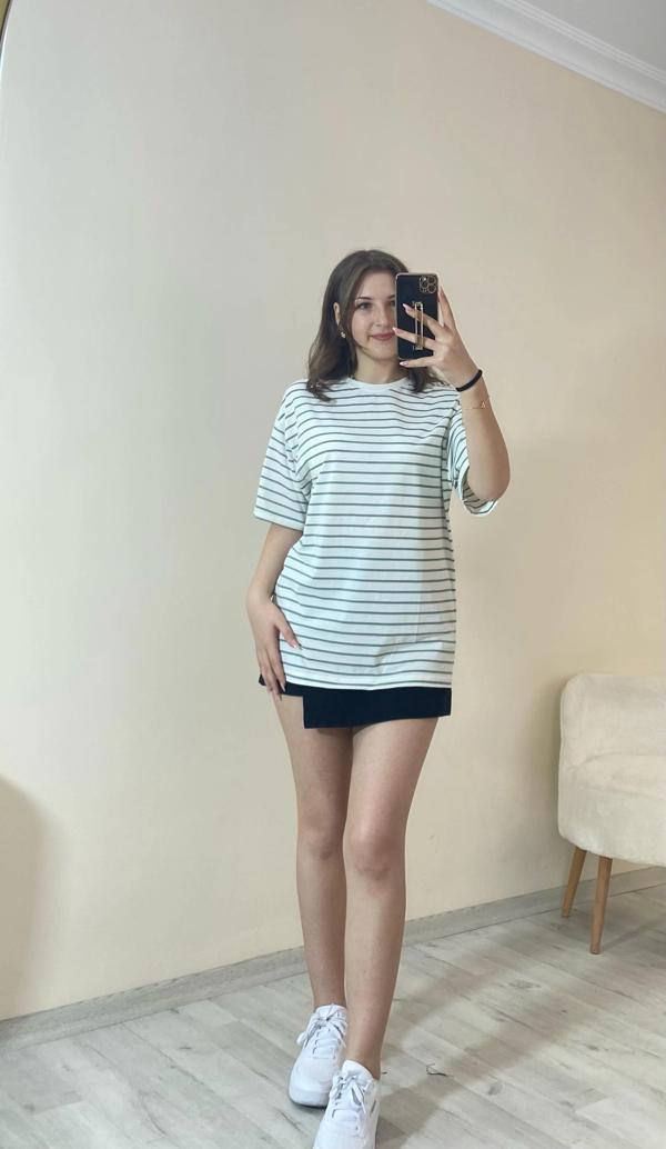 Çağla Rengi Çizgili Oversize Tişört - Image 1
