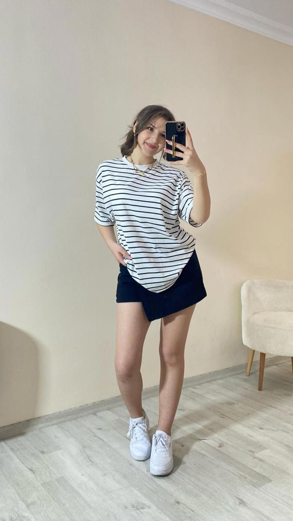 Lacivert Çizgili Oversize Tişört - Image 1