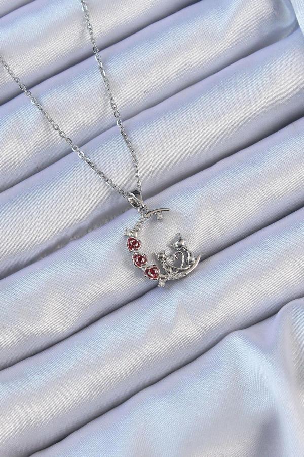 316L Çelik Zincir Gümüş Renk Kırmızı Gül Detay Kedi Figür Zirkon Taşlı Ay Kolye - Image 1