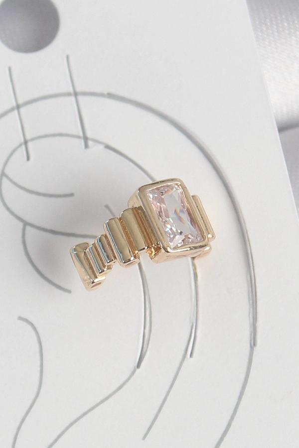 Pirinç Gold Renk Kare Zirkon Taşlı Kadın Kıkırdak Küpe - Image 1