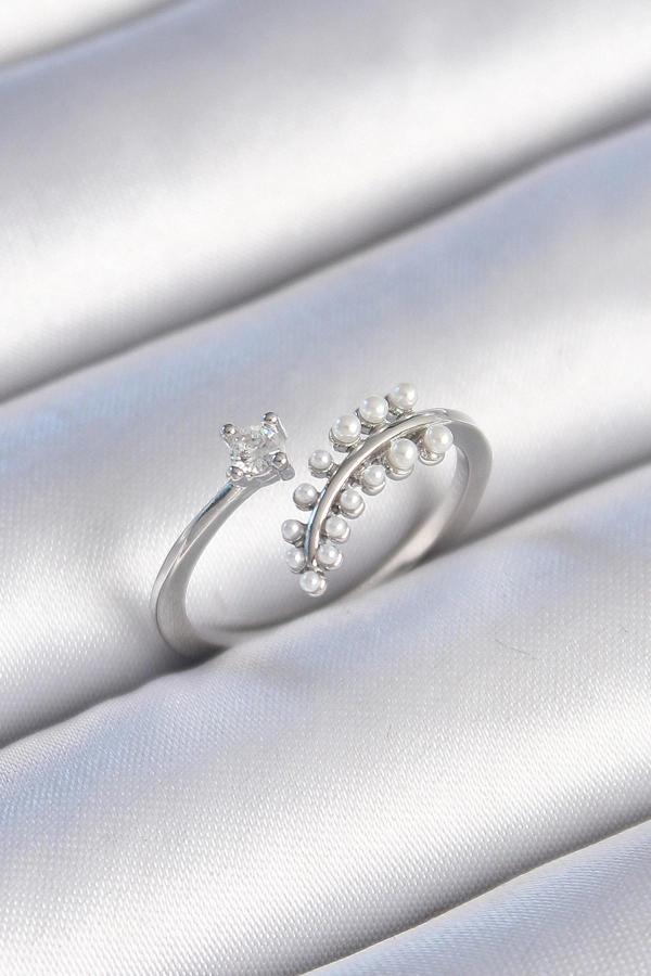 Pirinç Gümüş Renk Zirkon Taşlı İncili Yaprak Model Kadın Yüzük - Image 1