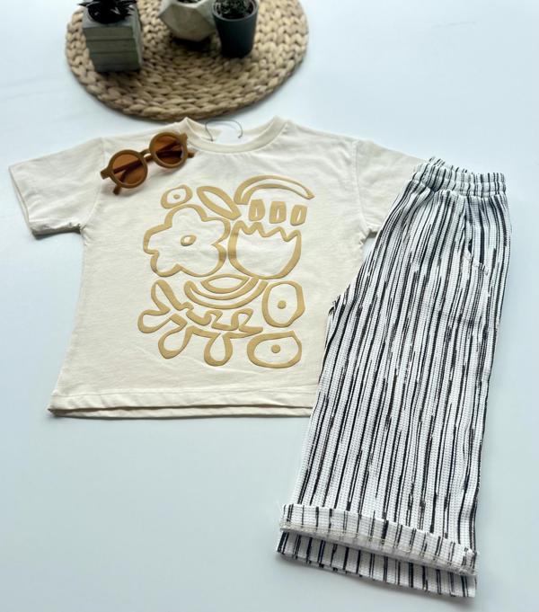 Çocuk Takım – Krem Tişört & Çizgili Pantolon - Image 1