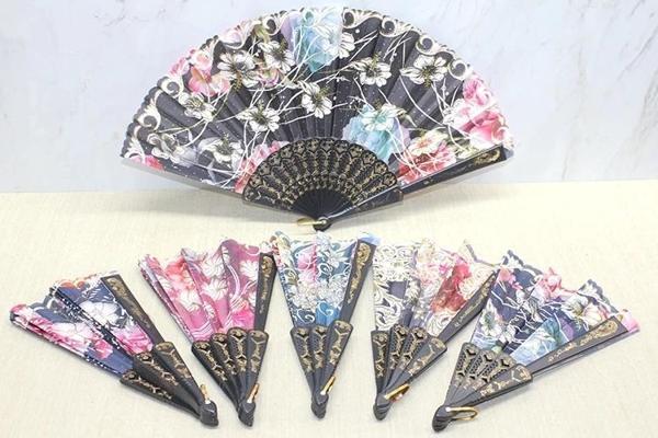 Plastik Çiçek Desenli Yelpaze Alk3571 - Image 1