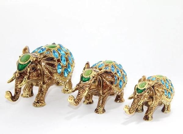 Swaroski Taşlı 3'lü Fil Figürü Alk1892 - Image 1