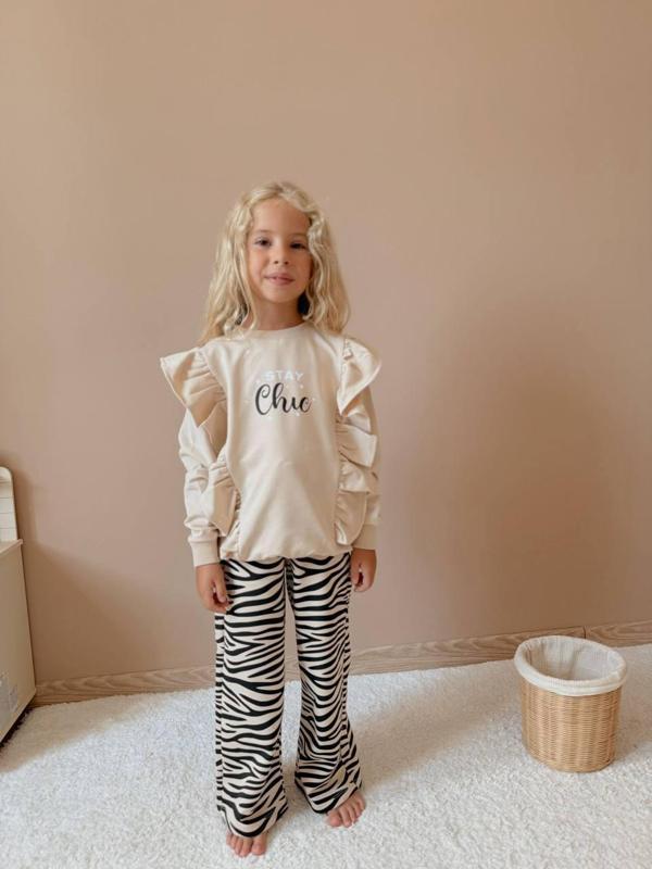 Kız Çocuk Stay Chic Fırfırlı Sweatshirt ve Zebra Desenli Pantolon Takım

 5004 - Image 1