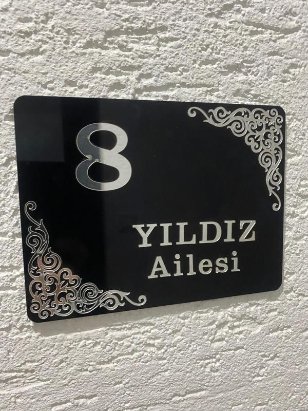 Zarif Ve Şık Pleksi Kapı İsimliği Kişiselleştirilmiş Daire Kapısı,Dış Kapı İsimliği Hediyelik Ürün - Image 1