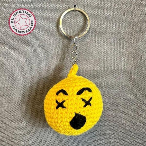 Uretti - Tuğba 9352 4379 El Yapımı Örgü Dizzy Face - Başı Dönen Emoji Anahtarlık - Image 1