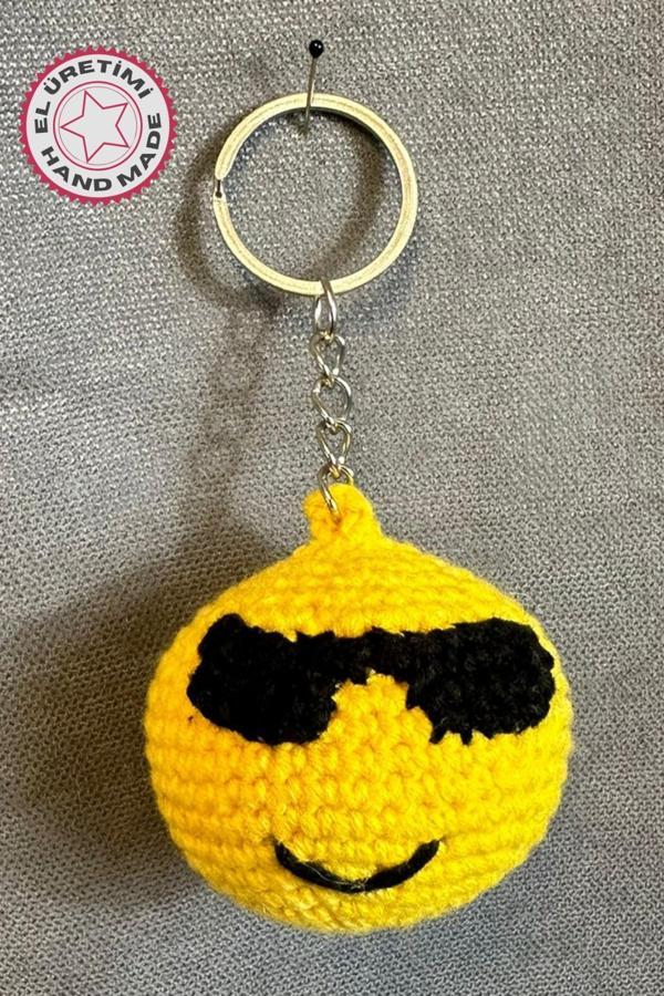 Uretti - Tuğba 9352 4465 El Yapımı Örgü Gözlüklü Emoji Model Anahtarlık - Image 1