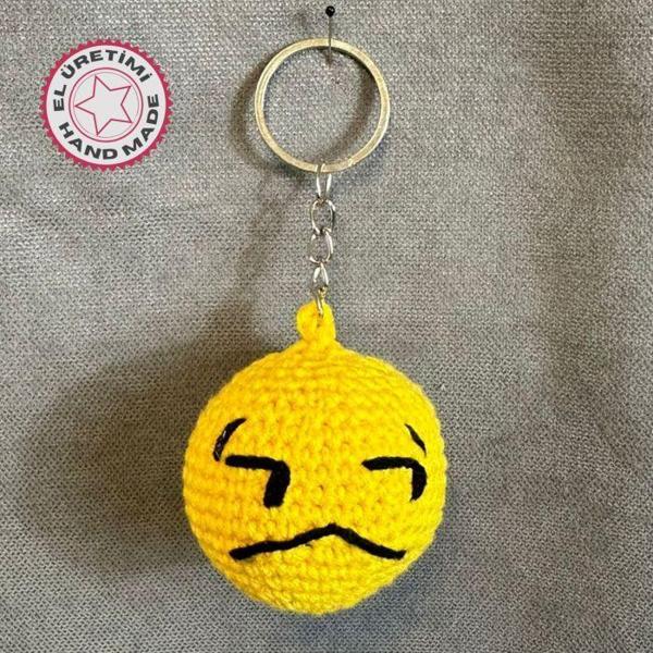 Uretti - Tuğba 9352 1259 El Yapımı Örgü Endişeli Yüz Emoji Model Anahtarlık - Image 1